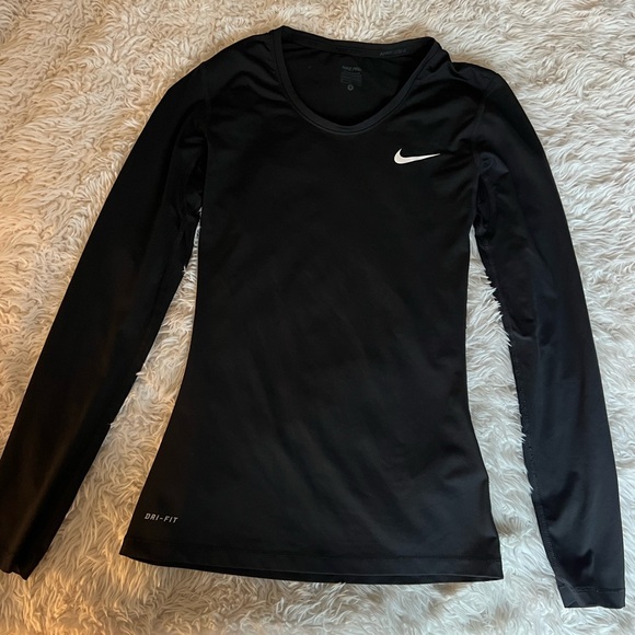 Women’s Nike Pro top - Picture 2 of 6